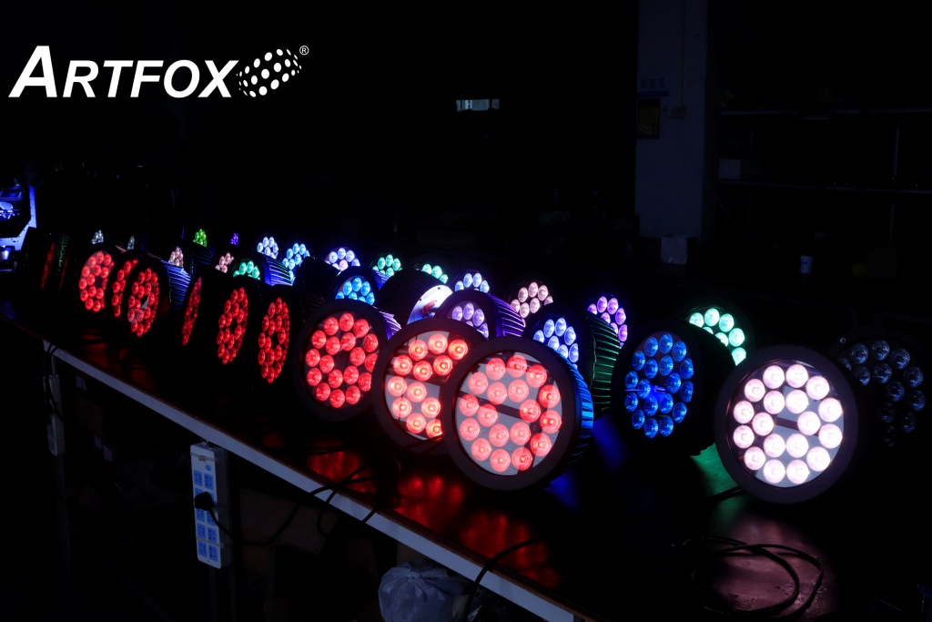 Par Light Outdoor:18x15W RGBWA-UV 6-in-1, IP65, PowerCon